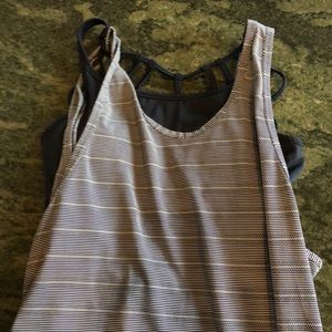 Athleta tank w bra